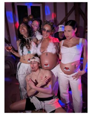 Pearl Mackie Instagram - Get you some friends like mine. Friends that love you hard. Friends that roll out the red carpet for you and take the piss out of you in equal measure. Friends that know you, know all the ins and outs of your crazy brain and STILL celebrate you. Friends who plan every second of your hen do down to a tee! Friends who move your hen do because you get a last minute a job and are happy for you. Friends who plan a journey to a rave reminiscent of telepathy 2003, Dj for you on quiche dishes and silver foil, dress up like bouncers and frisk you and make you a fake ID to get in! Friends that look you in the eye and don’t break character. Friends that cook you hungover brunch and cuddle you on country walks and in pubs and that love and support you marrying the woman of your dreams with all their hearts. Get you friends like mine whom you love with every fibre of your being. Friends who make you who you are, and who celebrate you as you celebrate them. And if you’re lucky enough to have them, love them up hard and tell them how special they are and how much  you value them in your life. 
@gillianviews @katestirz @livia_lucy @shvornemarks @remmiemilner @aliratahi @dorothysang @gemmaclawrence_ @jess.guise @wingfieldemma @daisydorismay @marbag I love you all to the ends of the earth. En route to the wedding and I’ve finally recovered from the best weekend of my life, ready for THE BLOODY WEDDING. @kmchhkr Let’s. Do. This. 💍 💒 💦 ❤️ 👰🏽‍♀️👰🏽💋😬🥰💅🏾🥳🥂🍾