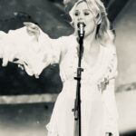 Pelageya Khanova Instagram - На нашем YouTube канале https://youtu.be/Vp3rVmKRWdM Смотрите «Да-ла-рай-ду» из эфира концерта «Рождество с Григорием Лепса» 🎄🙌🏻 #пелагея #группапелагея #рождествосгригориемлепсом #первыйканал #фолкрок #folkrock