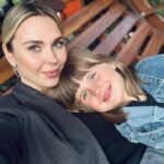 Pelageya Khanova Instagram - Как хорошо летом… и погулять, и на скамейке посидеть, поболтать, селфи, опять же, с солнышком 😉 🍀Летний концерт 🍀15 июля 🍀Зеленый театр ВДНХ Билеты здесь: https://pelagea.ru/ #безфильтров #безфотошопа #концертвднх #зеленыйтеатрвднх #группапелагея #хитыпелагеи #таськинамать