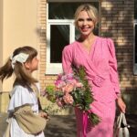 Pelageya Khanova Instagram – 🙌🏻Ну что, с 1 сентября! 🙌🏻
 
Всех-всех, для кого закончилось беззаботное лето, и началась интересная, богатая на впечатления осень!

И наших девушек – Полю и Тасю, – с этим важным днем, с которого начался новый период жизни Таси, да и мамы тоже😉😇

Тасечка! Учись с удовольствием, хороших верных тебе школьных друзей, умных и добрых учителей-наставников, открывай мир знаний, и себя!
(и бегай, пожалуйста, потише, как видишь, с гипсом не очень удобно🥲
а ручка заживет, все будет хорошо!)💪🏼

С Первым Сентября, ребята!
🎉🎓💝

#пелагея #таськинамать #первоесентября #1сентября #первыйразвпервыйкласс #мамапервоклашки