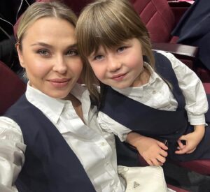 Pelageya Khanova Instagram - Тася с Полей сходили на чудесное, доброе и очень позитивное «Переполох шоу Чебурашка»
(Не фильм, а ШОУ по мотивам фильма «Чебурашка»)

Рекомендуют всем сходить - получат удовольствие не только детки но и взрослые. Отличное музыкальное шоу, с настоящими декорациями, спецэффектами, актерами, - все на превосходном уровне.

❗️ТГ: https://t.me/cheburashka_show

❗️ВК: https://vk.com/cheburashka.show.official

#чебурашка #чебурашкашоу #пелагея #таськинамать #детство