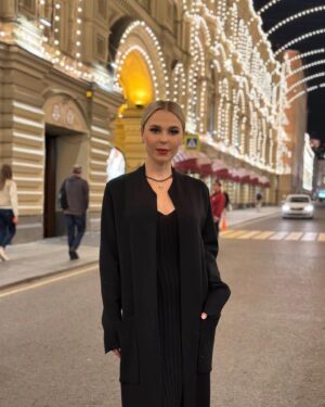 Pelageya Khanova Instagram - Вчера, перед выступлением для работников образования. 

Какая же Москва красивая!😍🔥

#пелагея #москвалучшийгородземли #скоровшколу #безфотошопа #безфильтров