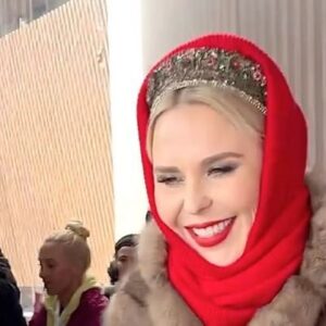 Pelageya Khanova Instagram - Температура - 6 градусов 🥶
А все равно зажгли🤘🏼💥

#пелагея #группапелагея #горноалтайск #поемнаморозе #хитыпелагеи #горилка