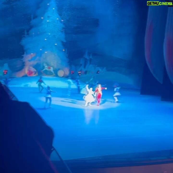 Pelageya Khanova - 22.4K Likes - Тасин четвертый «Щелкунчик».
Традиция😇
А у вас какие семейные традиции? Расскажите!
С Новым Годом!
🎄🙌🏻
Листайте)
#щелкунчикбалет #большойтеатр #пелагея #таськинамать #новыйгод #семейныетрадиции