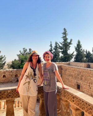 Pelin Batu Instagram - Sevgili Rahip Cebrail’i görmeyeli çok olmuştu, Mardin’in en tatlı beyiyle özlem gidermek çok güzeldi @maisonyirmisekiz