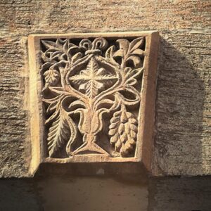 Pelin Batu Instagram - Çok sevdiğim ve özlediğim Mardin’e bienali gezmeye ve anlatmaya geldim @maisonyirmisekiz @vamostra ile Mardin’in sanatını, güzel insanlarını ve bahtsız Şahmaran’ını tadıyoruz.