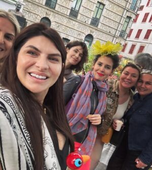 Pelin Batu Instagram - Fransız Baskının şirin kasabaları Biarritz/St. Jean de Luz nordik mimarisi, şirin kitapçıları ve cafeleriyle keşfetmeye değer. @maisonyirmisekiz ile gezmek de çok güzel.