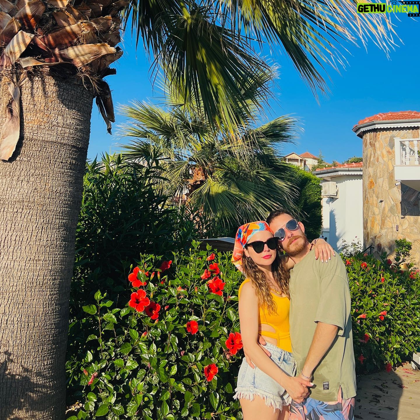 Pelin Ermiş - 4.2K Likes - “Sen olarak sen;
Ben olarak ben- Biz…”
Sevmek, içini açmaktır.
İyi ki doğdun sevgilim ❤️
@eneskulahci 🧿
