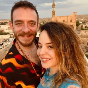 Pelin Ermiş Instagram - “Sen olarak sen; 
Ben olarak ben- Biz…” 

Sevmek,  içini açmaktır. 
İyi ki doğdun sevgilim ❤️ 
@eneskulahci 🧿