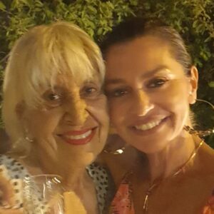 Pelin Körmükçü Instagram - Başımın tacı,hayat enerjim,yanımdan eksik olma canım annem🙏yeni yaşın kutlu olsun🎂🧿🌺❤️seni çok ama çok seviyorum aynurum❤️annem❤️❤️❤️❤️❤️❤️❤️🌺🌹🌷