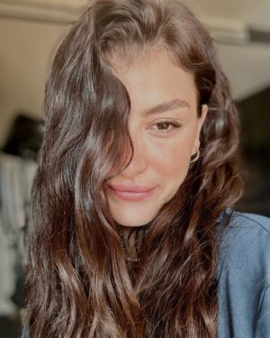 Pelin Orhuner Instagram - Sabahları uyanır uyanmaz yüzüm böyledir😜.