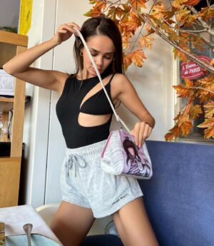 Pelin Sönmez Instagram - Meow for @santorolondon 🐾
X #gorjussgirl 🎃