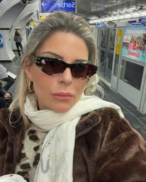 Pelin Öztekin Instagram - Pelin in Paris #👩🏼‍🎨
 & 
Happy New Year!

2024 🐥 part2! ♥️