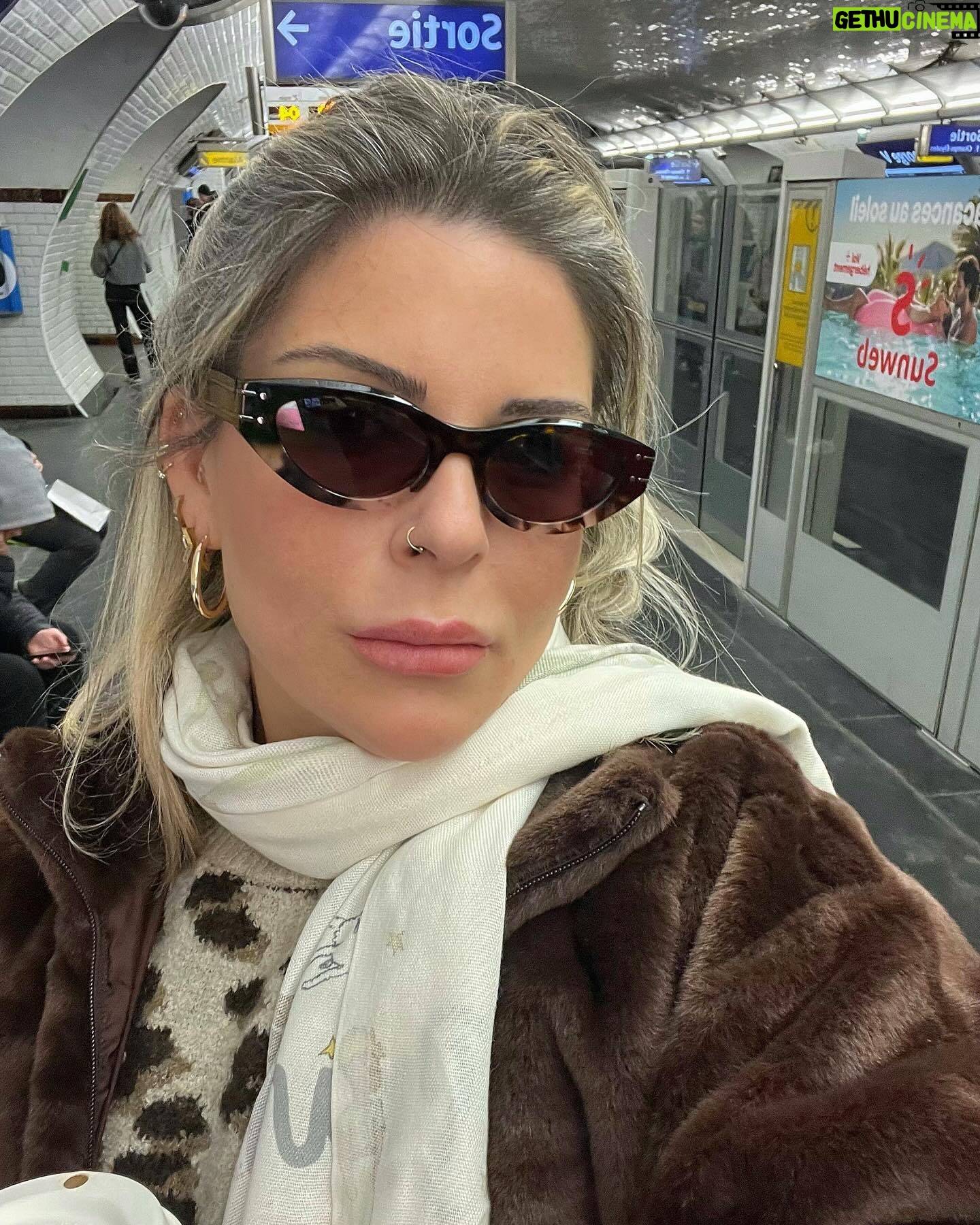 Pelin Öztekin - 3.8K Likes - Pelin in Paris #👩🏼🎨
&
Happy New Year!
2024 🐥 part2! ♥️
