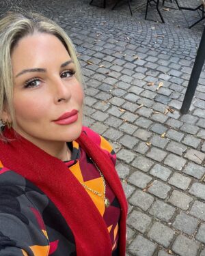 Pelin Öztekin Instagram - 🐣 Sonra dedim ki; 

İyi ki Galatasaray’lıyım bee 💛♥️🦁