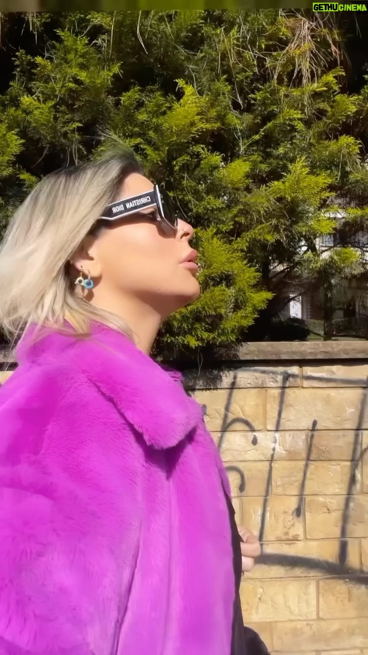 Pelin Öztekin Instagram - Güneş enerjisi ile çalışan o kız ☀️💜🐣