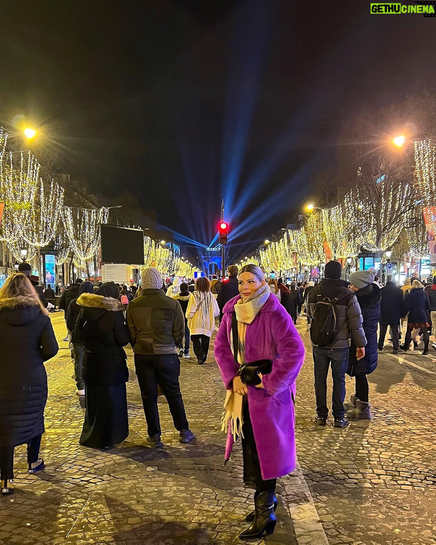 Pelin Öztekin - 3.8K Likes - Pelin in Paris #👩🏼🎨
&
Happy New Year!
2024 🐥 part2! ♥️