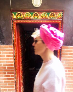 Pénélope McQuade Instagram - Sortie d’un hammam et être zen comme un bouddhiste.