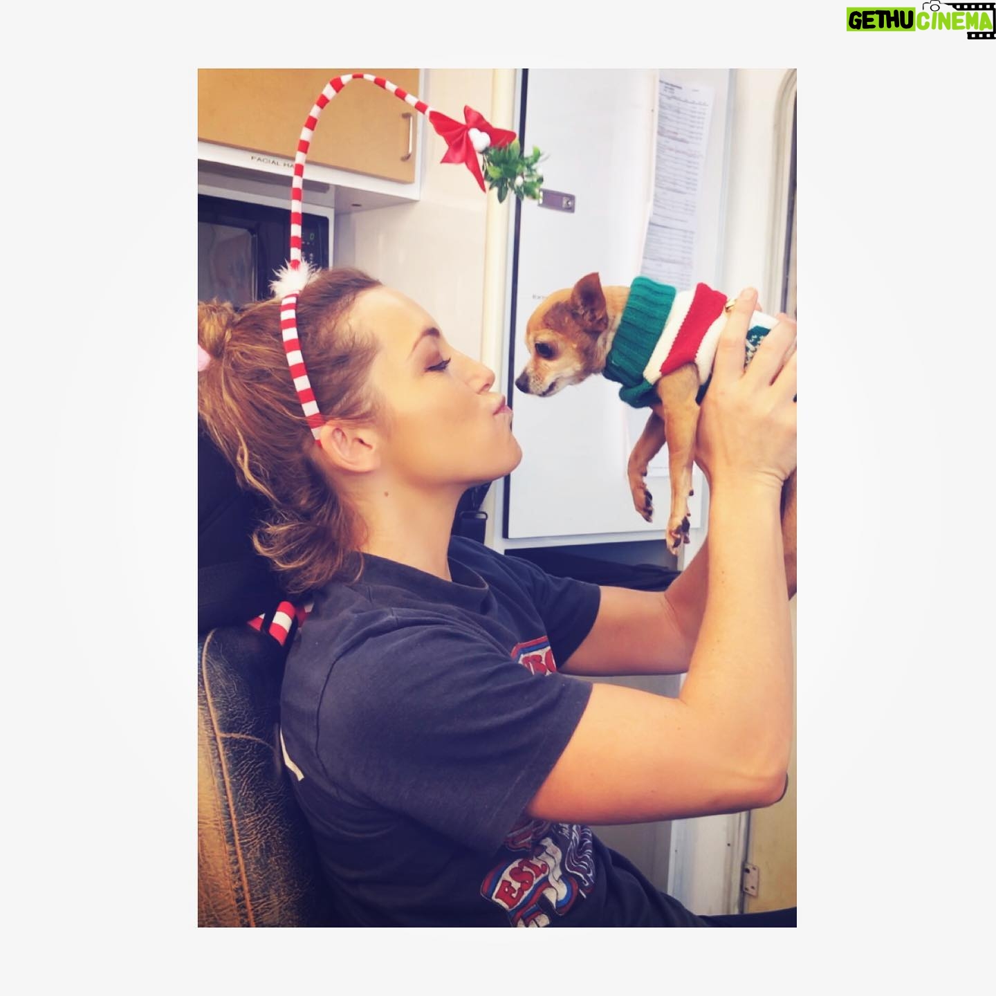 Perdita Weeks Instagram - 🎄 Merry Kissmas 🎄
