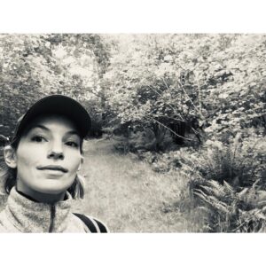 Perdita Weeks Instagram - Challenge accepted @brigettemyresharpe @katrinalaw Love my ladies and all the ladies (the boys are alright too) 🙌🏻 @jenna_coleman_ @heathcock_costume_designer @rolling_on_shabbos @kutithomas @charlottenoble @incredibetsy @thisisrutag @melodierahbar @daafreaky @marissa.cal @lei_lala_latif