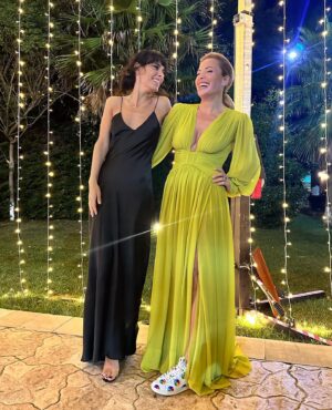 Perihan Ünlücan Instagram - Gülen yüzümüz hiç solmasın 🧿
@banumiafilm ♥️