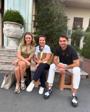 Perihan Savaş Instagram - Konuk olduğum #kimlergeldikimlergeçti dizisi 9 mayıs tarihinde Netflix de başlıyor🙌🎬🤗iyi seyirler..@serenayss @hakan.kurtas @eceyorenc