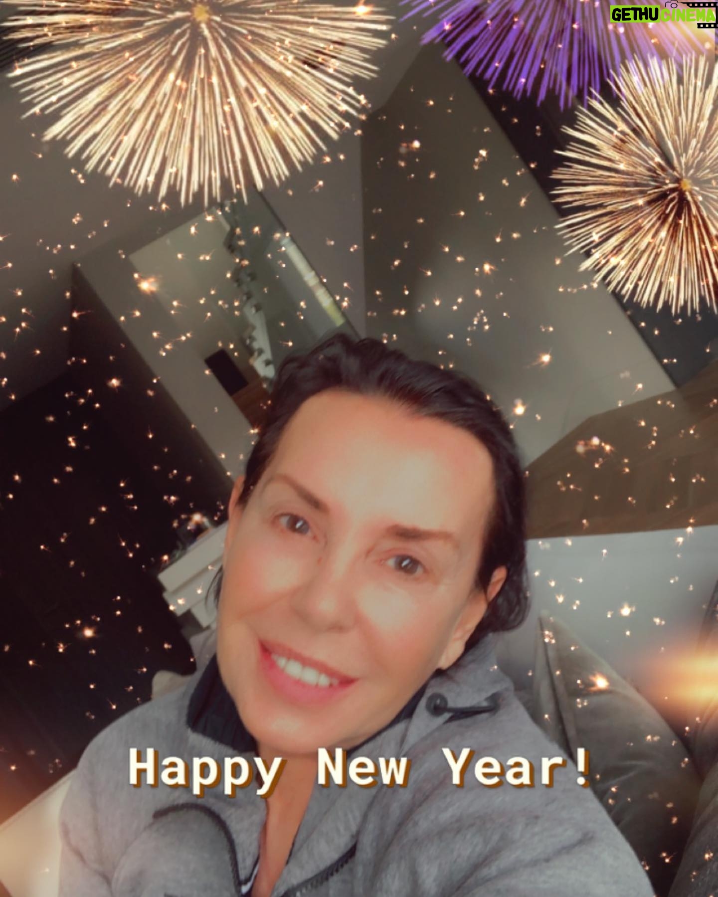 Perihan Savaş Instagram - Hepimiz için Sağlıklı huzurlu adaletli bir yıl olsun 2023 🎉🫶🏻🤗🎄🎄