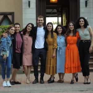 Perihan Savaş Instagram - Ailemiz çok güzel bir 4 sezon geçirdi.ekip ruhu muhteşemdi emeği geçen herkese çoook teşekkür ederim 🙏bu ekibi bir araya getiren kol kanat geren @ayyapim unutulmazsın🤗🤩🙋‍♀️