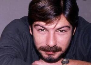 Perihan Savaş Instagram - Sözün bittiği yerdeyim bugün 25 yıl.......saygı sevgi Özlemle adamım 🙏😢😢