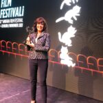 Perihan Savaş Instagram - 32. Ankara Film Festivali Aziz Nesin Emek Ödülü’nü aldım. Gurur duydum, çok teşekkür ederim 🤗😇🤩 @ankarauff @yavasmansur