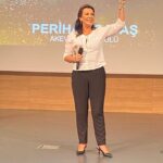 Perihan Savaş Instagram – Aydın Üniversitesi iletişim fakültesi 16. En iyiler ödülleri.. bende onur ödülümü aldım çok teşekkür ederim 🤗💫