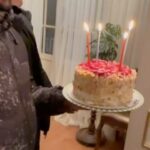 Perihan Savaş Instagram – Evet bir hikayenin daha sonuna geldik yeni ardaşlıklar edindim bu sette hepsi birbirinden değerli,gençler çok tatlılar ekip harika acısıyla tatlısıyla güzel anılar var kalbimde emeği geçen herkese sonsuz teşekkür ederim 🙏🙏❤️❤️🙋‍♀️@dilektasidizisi