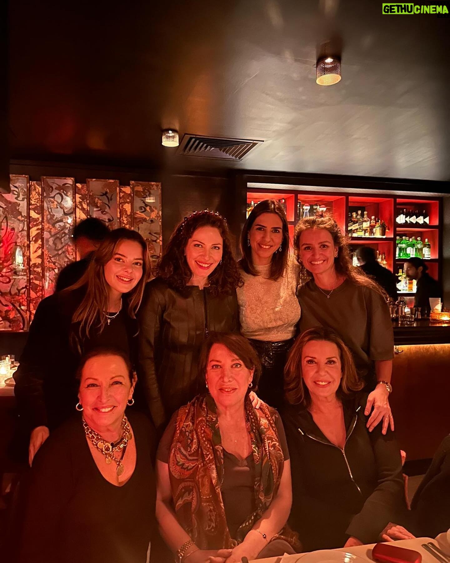 Perihan Savaş Instagram - Ezom yeni yaşın sana gönlünden geçenleri getirsin iyiki doğdun canım benim 🎂🥰🧿💃💃🤍🤍 @ezosunal