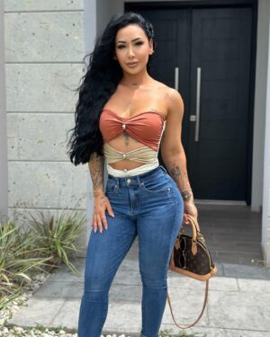 Perla Montemayor Instagram - No me pude decidir… ¿1,2,3 o 4? 

Santi amo la última … esa es la que menos me gustó a mí 😂