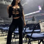 Perla Montemayor Instagram – No creo que haya alguien más que se disfrute los conciertos más que yo 🤷🏽‍♀️ 

No es por exagerar, pero en la banda, será siempre mi voz favorita 🤩 

@latinolivenational @paynearena @luisangelelflaco 
#banda #luisangelelflaco #mcallen #concerts