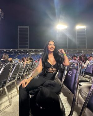 Perla Montemayor Instagram - Hoy mi alma está feliz ❤️😌👢 

@carinleonoficial 

#monterrey #mexico #nuevoleon #carinleon #concert #music #love #hat #boots