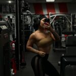 Perla Montemayor Instagram - Si te sientes así, probablemente necesites desintoxicar tu organismo,y aquí te dejo algunas Razones extras para realizar un detox: 1. Eliminar toxinas acumuladas en el cuerpo. 💩 2. Mejorar la digestión y la absorción de nutrientes. 3. Aumentar la energía y la claridad mental 🧠. 4. Fortalecer el sistema inmunológico 😷. 5. Promover la pérdida de peso y reducir la hinchazón. Estos consejos pueden ayudarte mucho… 1. Beber mucha agua 💧 para ayudar a eliminar toxinas y mantenerse hidratado. 2. Consumir alimentos naturales y frescos, como frutas, verduras 🥒 y alimentos ricos en fibra. 3. Evitar el consumo de alcohol, cafeína ☕️ , azúcares refinados y alimentos procesados durante el detox. 4. Apóyate en algún suplemento como Daily Detox de @perlamont_supps que te ayuda a lograrlo de una forma efectiva solamente tomando 2 cápsulas 💊 al día. ¡Un detox puede ser una excelente manera de resetear tu cuerpo y mejorar tu salud en general! #Detox #VidaSaludable #Bienestar