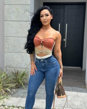 Perla Montemayor Instagram - No me pude decidir… ¿1,2,3 o 4? 

Santi amo la última … esa es la que menos me gustó a mí 😂