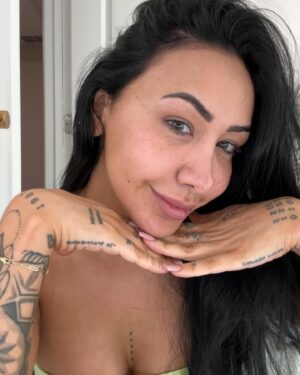 Perla Montemayor Instagram - Chequen la 4 y díganme si o no me parezco 🤷🏽‍♀️