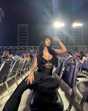 Perla Montemayor Instagram - Hoy mi alma está feliz ❤️😌👢 

@carinleonoficial 

#monterrey #mexico #nuevoleon #carinleon #concert #music #love #hat #boots
