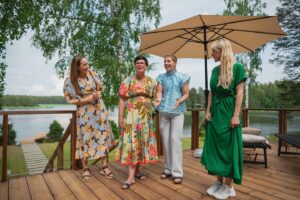 Pernilla Böckerman Instagram - Huvila ja Huussi tänään kello 20 Nelosella 🏡❤️ Ohjelman lopputulos oli uskomaton ja juuri meidän näköisemme. Nyt meillä on täydellinen paikka luoda yhteisiä muistoja ystävien ja perheen kanssa!

Kuvat @marikasaikkonen