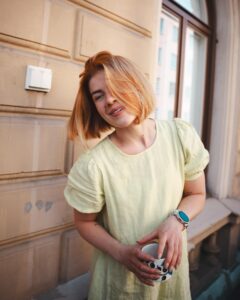 Pernilla Böckerman Instagram - En osaa sanoa, näytänkö enemmän äidiltäni vai itseltäni 💇🏼‍♀️🧡☀️
