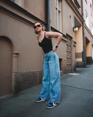 Pernilla Böckerman Instagram - Backslick ja no-makeup 🌸 Kesän lempi look 🧡