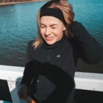Pernilla Böckerman Instagram - Mainos @cornyfinland 🩵 Täällä yksi super iloinen tyyppi! On niin mahtavaa, että pääsen tekemään yhteistyötä Cornyn kanssa 🥰 Olen hehkuttanut täällä useamman kerran Smoothieita urheilun yhteydessä ja nyt haluan tuoda esiin uuden helmen: Corny Soft Protein! Nämä pehmoiset proteiinipatukat sisältävät huimat 30 % proteiinia, kollageenia ja eivät sisällä lisättyä sokeria. Ne sopivat täydellisesti aktiiviseen elämäntapaani 🙌🏼 Helppo ottaa mukaan minne tahansa ja maistuvat vielä ekstra herkullisilta täällä luonnon keskellä! 🌿⛅️ #corny #cornyfinland #seherkumpiproteiinipatukka #cornysoftprotein #cornyprotein #seherkumpivälipala #seherkumpivälipalapatukka