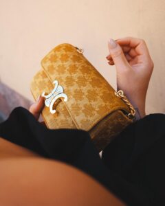 Pernilla Böckerman Instagram - Tänään on aika juhlia tämän alan taitavien tekijöiden kanssa! ✨ MUAH @sannipohjalainen Suihkurusketus @llbmarianne *saatu Kynnet @polished_by_monika *saatu Mekko @bymalina Korvakorut @kultaseppabockerman Kengät @newbottega Laukku @celine