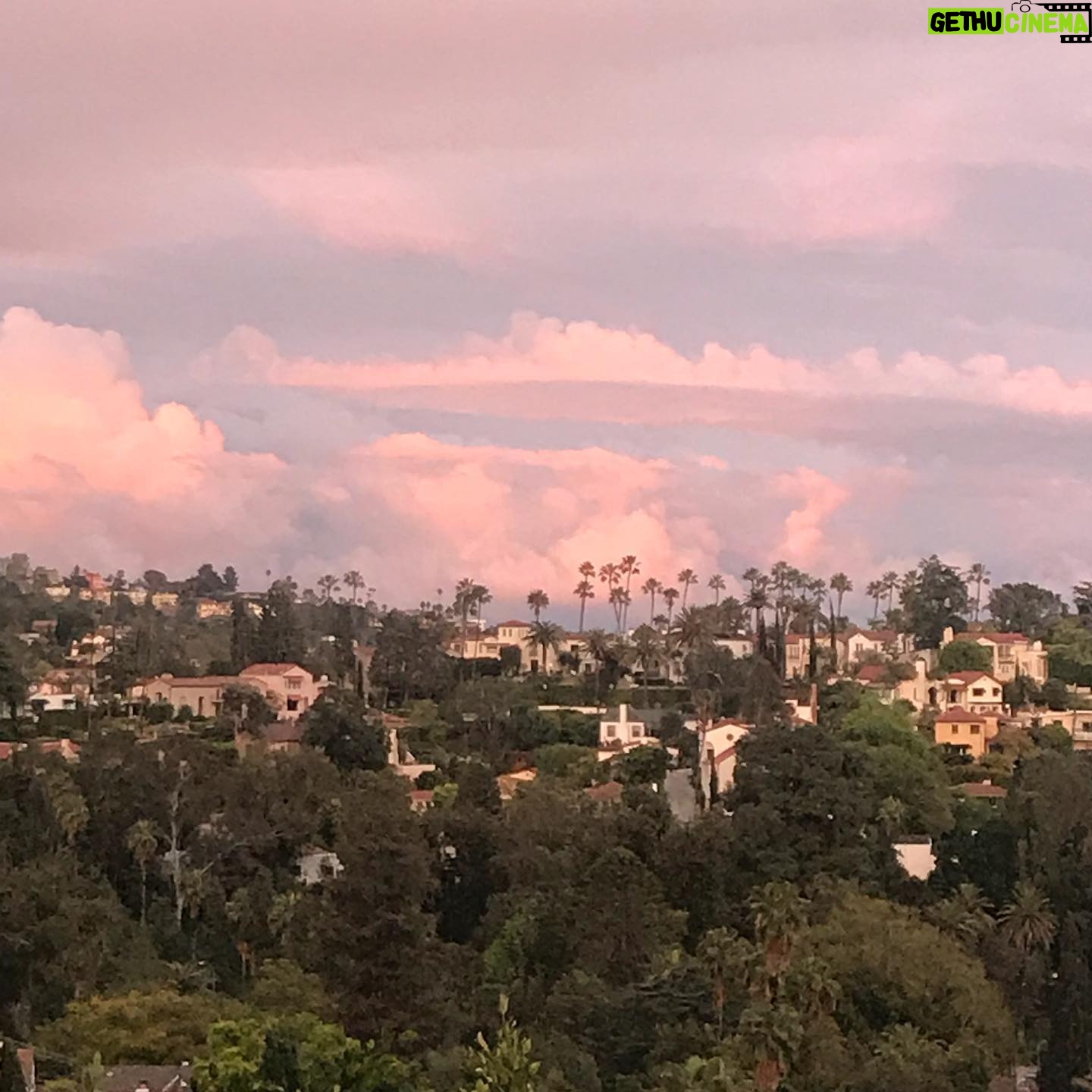 Perrey Reeves - 490 Likes - The clean air though!!! The #sunset last night ⭐️⭐️⭐️⭐️
