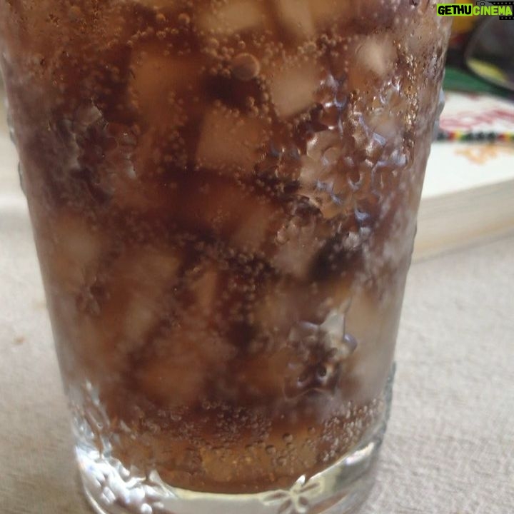 Perrey Reeves - 378 Likes - It’s over 100 degrees here. #mexicancoke #tinybubbles @aaronfoxtennis