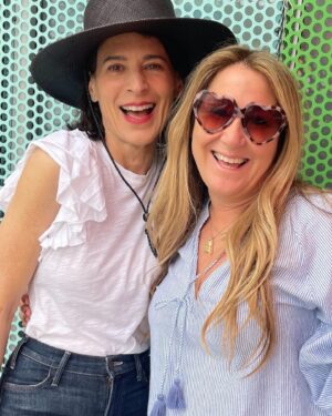 Perrey Reeves Instagram - Cupcakes with @hopigolucky 🧁