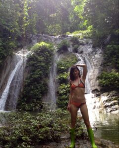 Actress Perrey Reeves HD Instagram Photos and Wallpapers November 2019