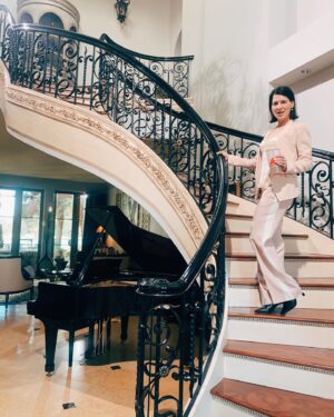 Perrey Reeves Instagram - Let’s go shopping! It’s for a good cause! Come join me On May 11th 6-10 at THE SHOP IT FORWARD OPENING NIGHT FUNDRAISER hosted by @thecauseconnection amazing brands with all benefits going to Present Now, 2020 Mom and Cancer Cartel. Link in my bio! See you on Melrose!